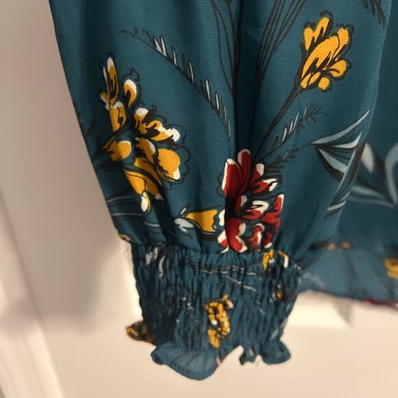 Maurices Green Floral Lattice Neck Tunic Blouse Top Size Medium - Picture 4 of 8